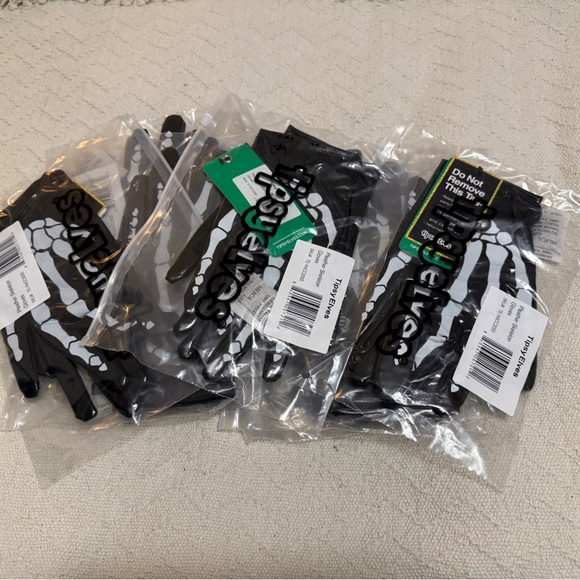 TipsyElves pleather Skelton gloves - Picture 4 of 5